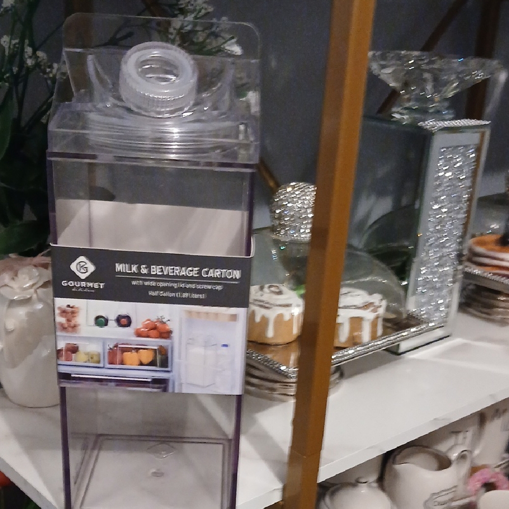 Brand New, Clear Acrylic Milk & Beverage Carton with Lid - Picture 6 of 6